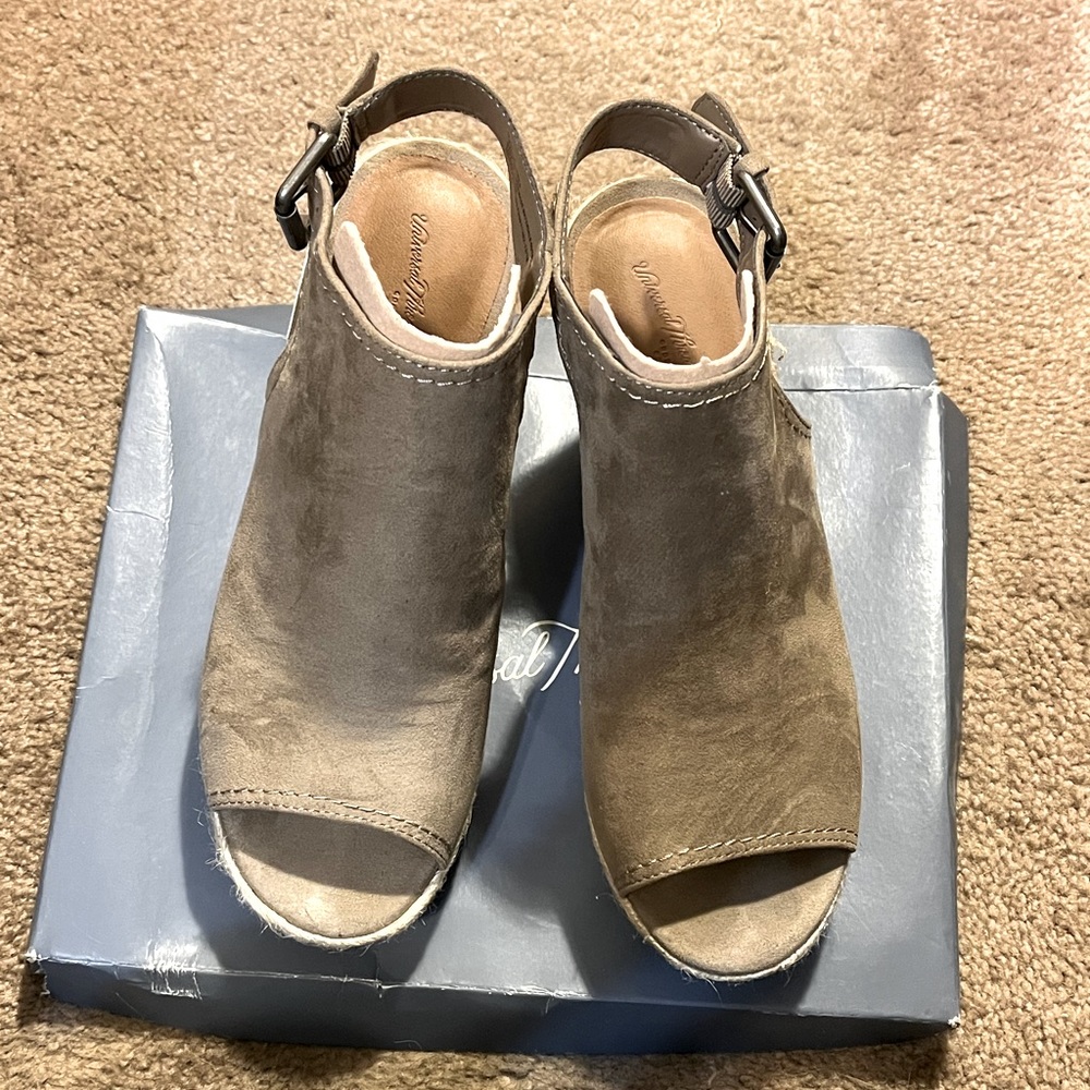 Women wedge sandals